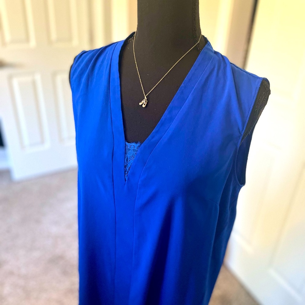 TAHARI — Royal Blue Sleeveless Blouse 💙